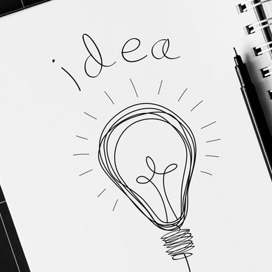 Tegning af en pære med ordet idea